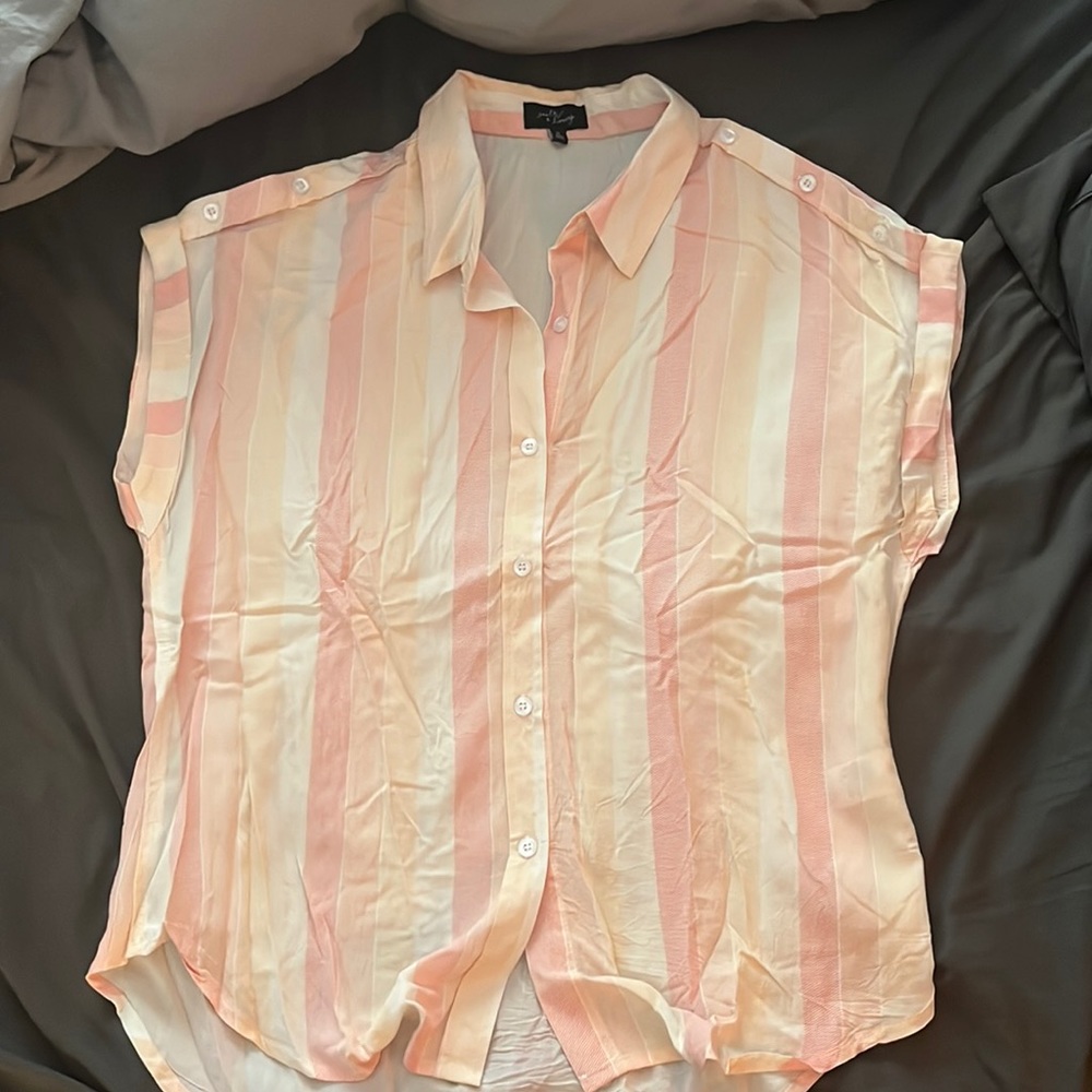Women’s short sleeve blouse